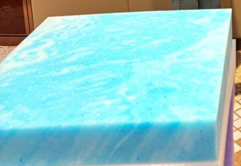 Textura del memory foam Cooling Gel, con vetas de gel azul